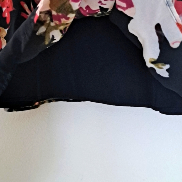 LOFT Floral Black Dress size 00P - Picture 4 of 7